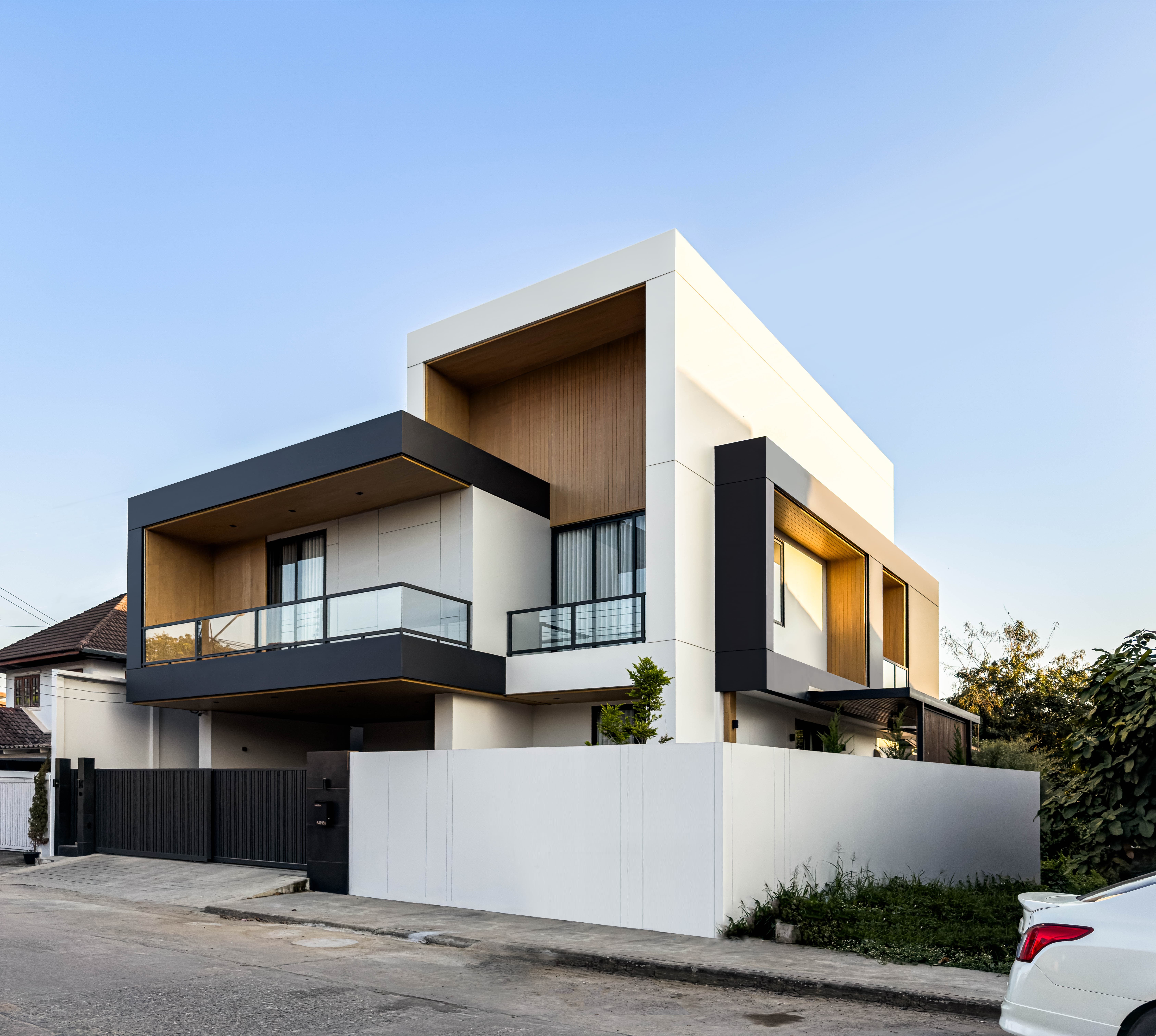 The Overlap House