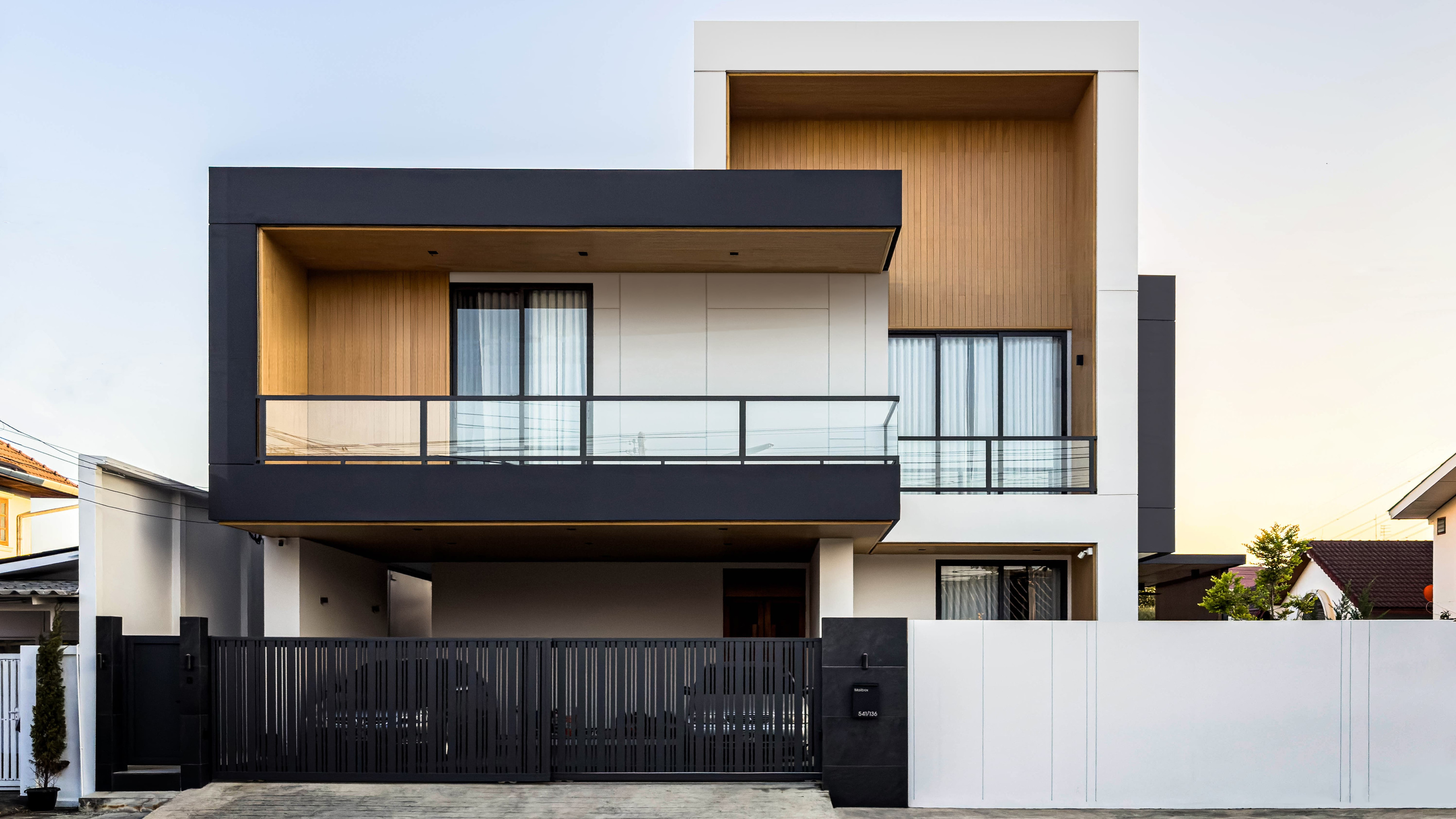 The Overlap House